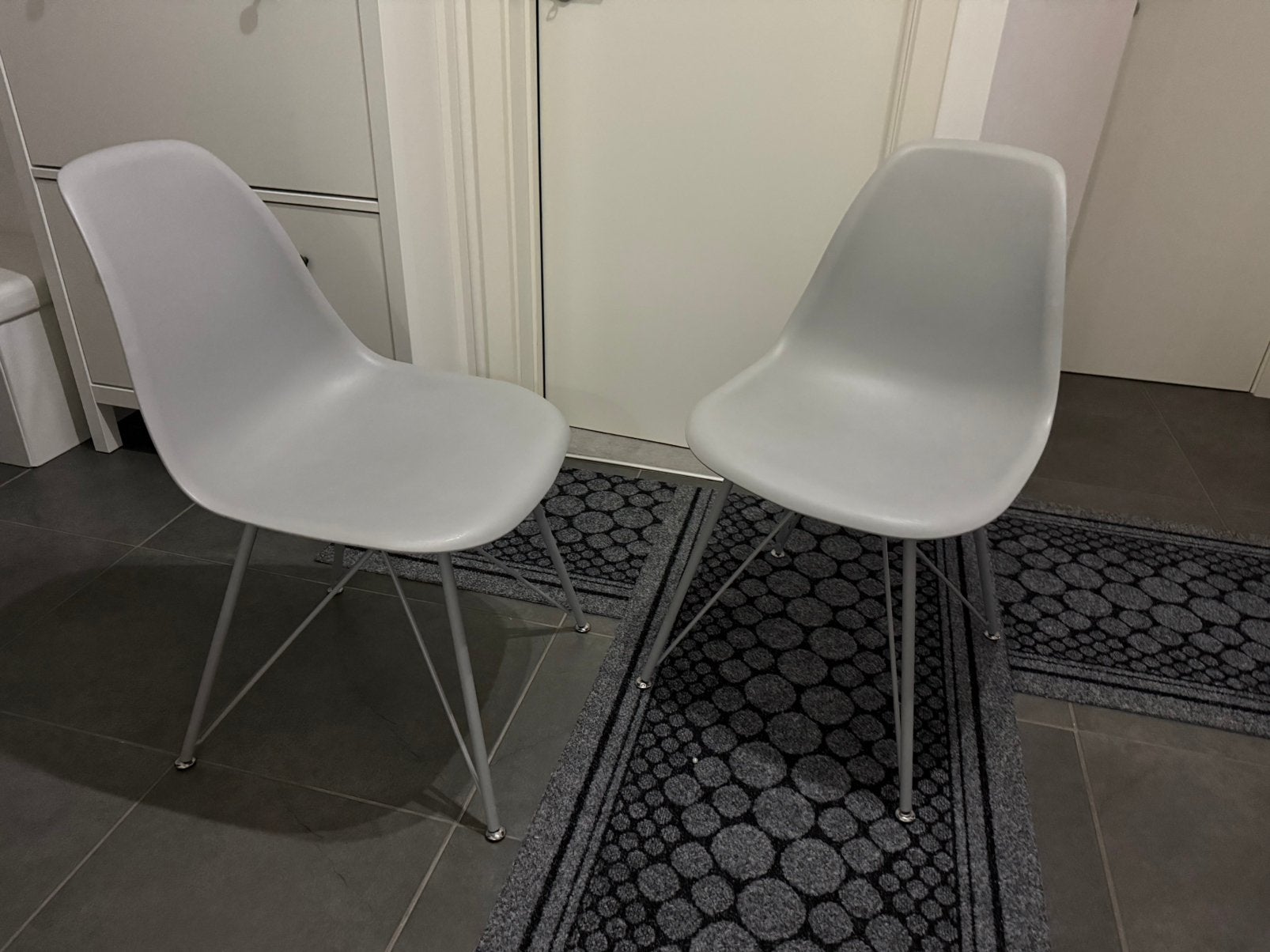 2 stoelen licht grijs, Huis en Inrichting, Stoelen, Ophalen, Gebruikt, Grijs