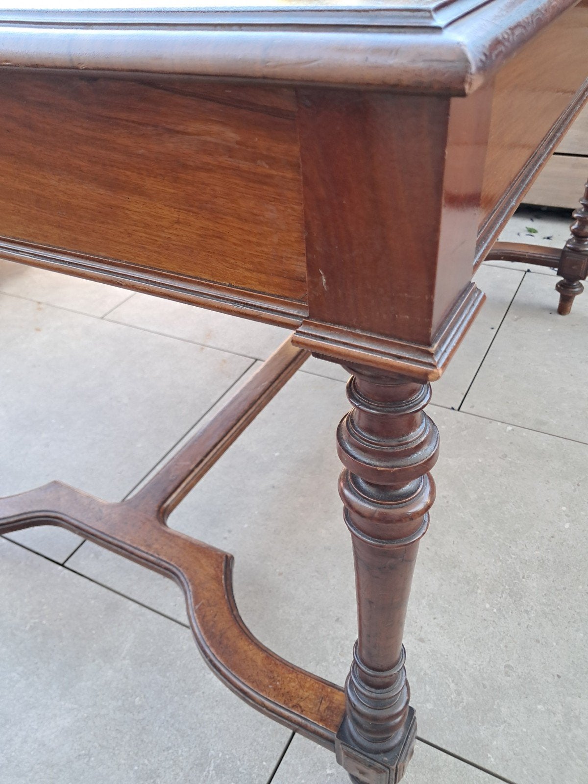 Tafel met 4 stoelen, mohoniekleur, stoelen.met vlechtwerk, Ophalen