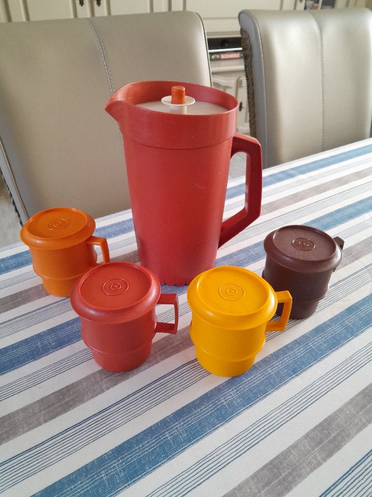 Tupperware Vintage Pichet + 4 Gobelets TBE, Antiquités & Art, Enlèvement ou Envoi