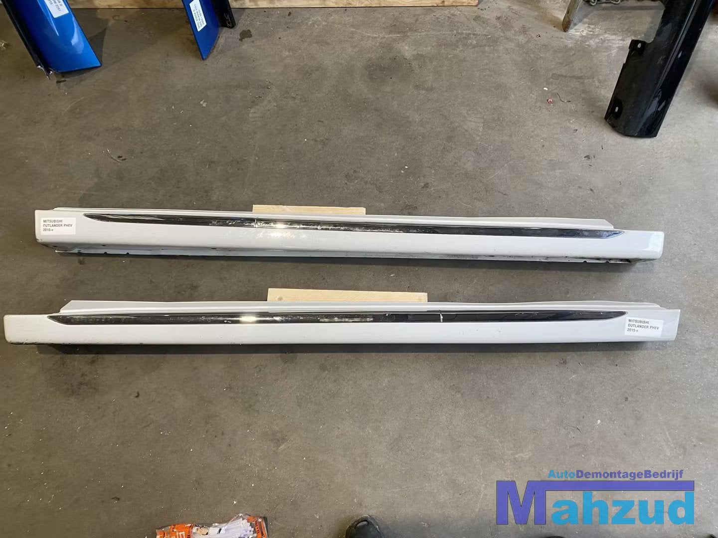 MITSUBISHI OUTLANDER PHEV Wit Links Rechts sideskirt zijskir, Info@mitsubishi-motors.com, Mitsubishi Motors Corporation, Utilisé