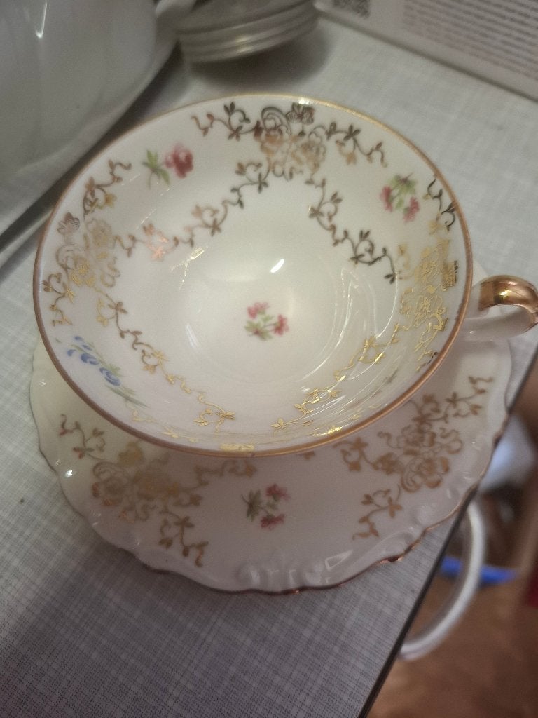 collection de tasses et sous tasses, Collections, Porcelaine, Cristal & Couverts, Comme neuf, Tasse et/ou soucoupe, Porcelaine