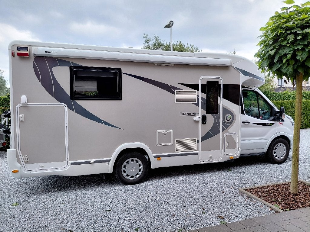 Mobilhome Ford Chausson 758 Titanium automaat, Caravans en Kamperen, Automaat, Ford, Chausson, Diesel