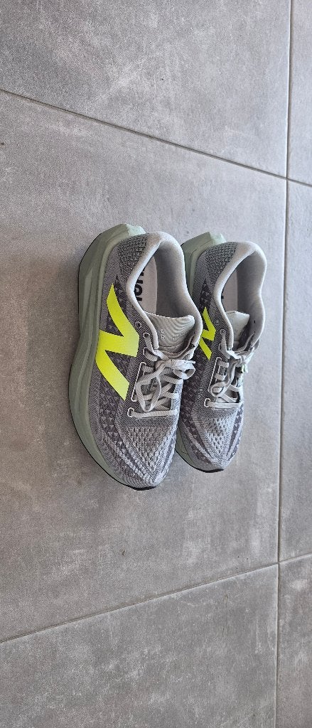 NB FuelCell SuperComp Trainer v3 - 44 Wide, Hardloopschoenen, Zo goed als nieuw, Hardlopen, Ophalen