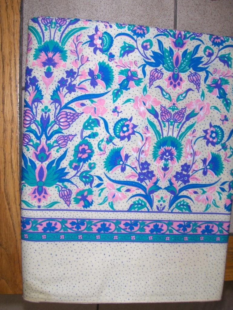 Nappe en coton de 2 m 40 x 1 m 40 pour 8 euros., Maison & Meubles, Nappes, Nappe, Enlèvement ou Envoi, Coton