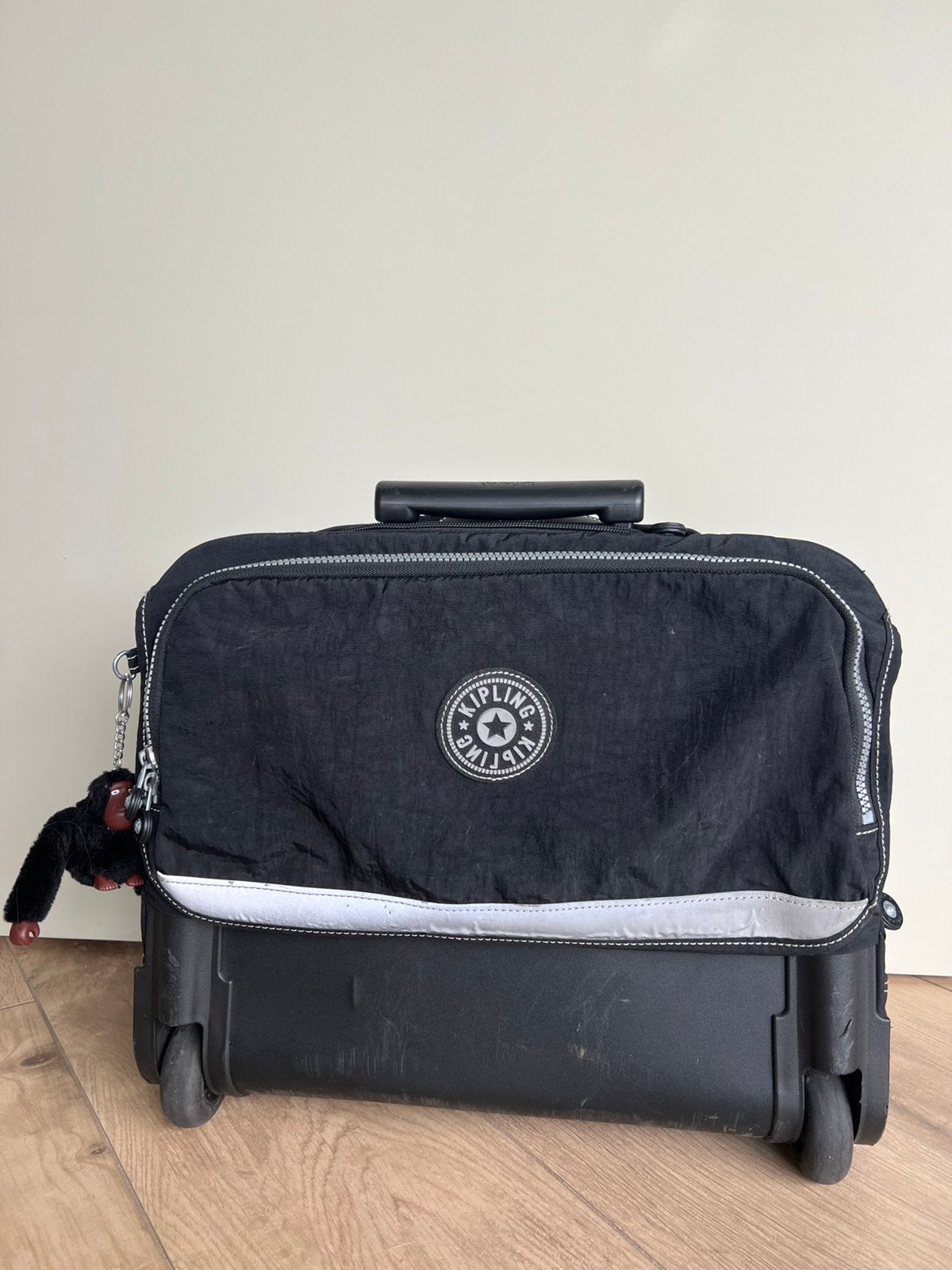 boekentas Kipling op wieltjes, Bijoux, Sacs & Beauté, Sacs | Sacs à dos, Enlèvement, Comme neuf, Kipling