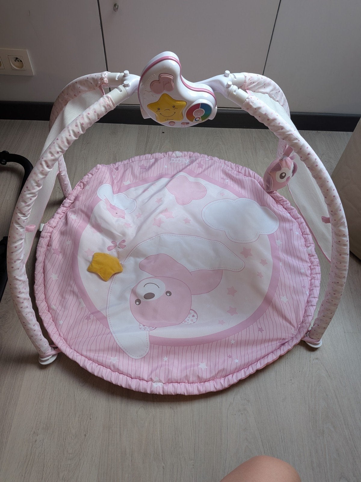 Tummy time met babymuziek, Ophalen