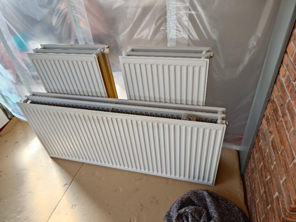 4 Radiateurs dimensions différentes, Doe-het-zelf en Bouw, Verwarming en Radiatoren, Ophalen, Gebruikt, Radiator, 80 cm of meer