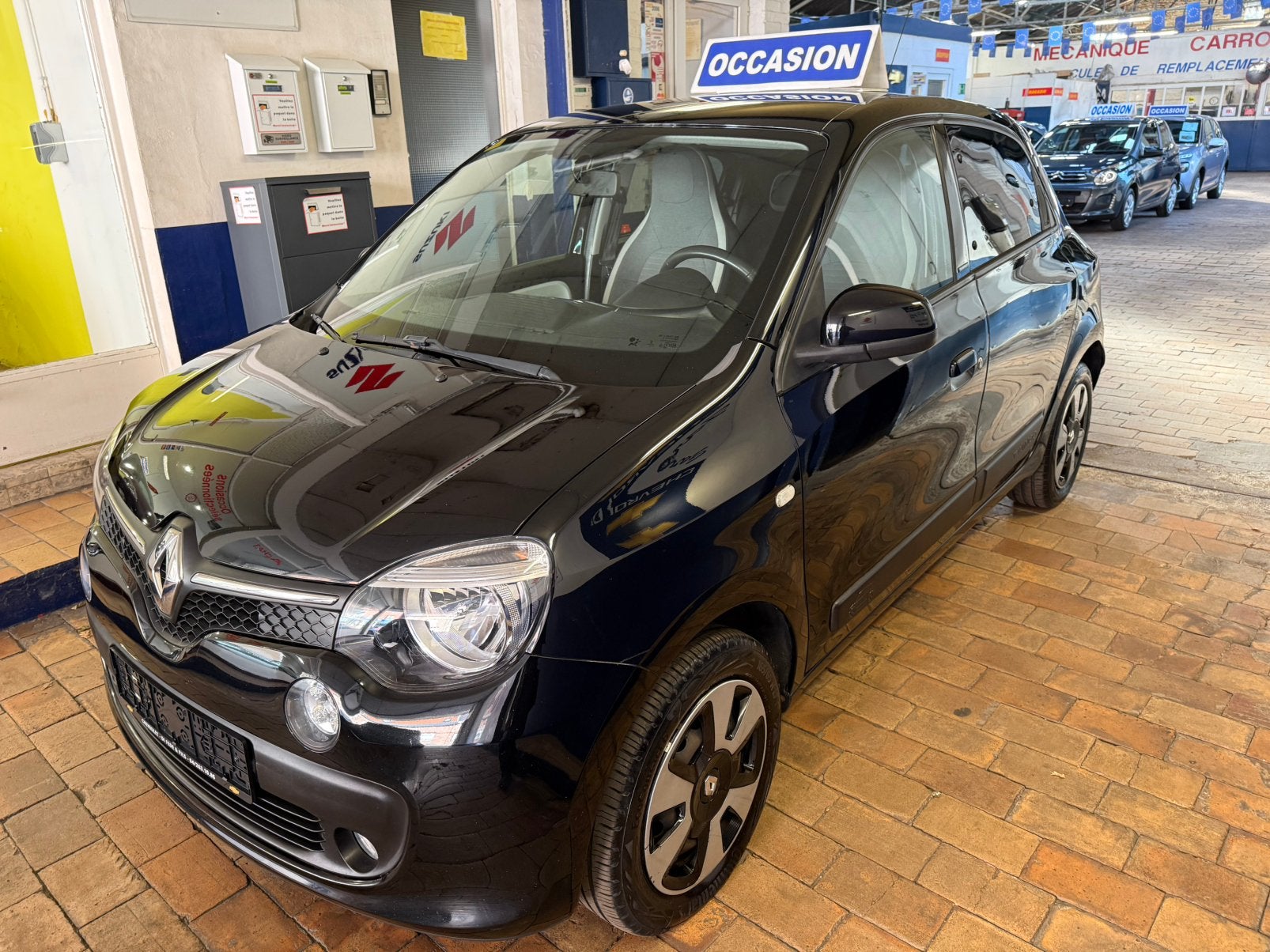 Renault Twingo limitend 1.0i 71 cv  airco 11-2018, Autos, Euro 6, Entreprise, Boîte manuelle, Entretenue par le concessionnaire