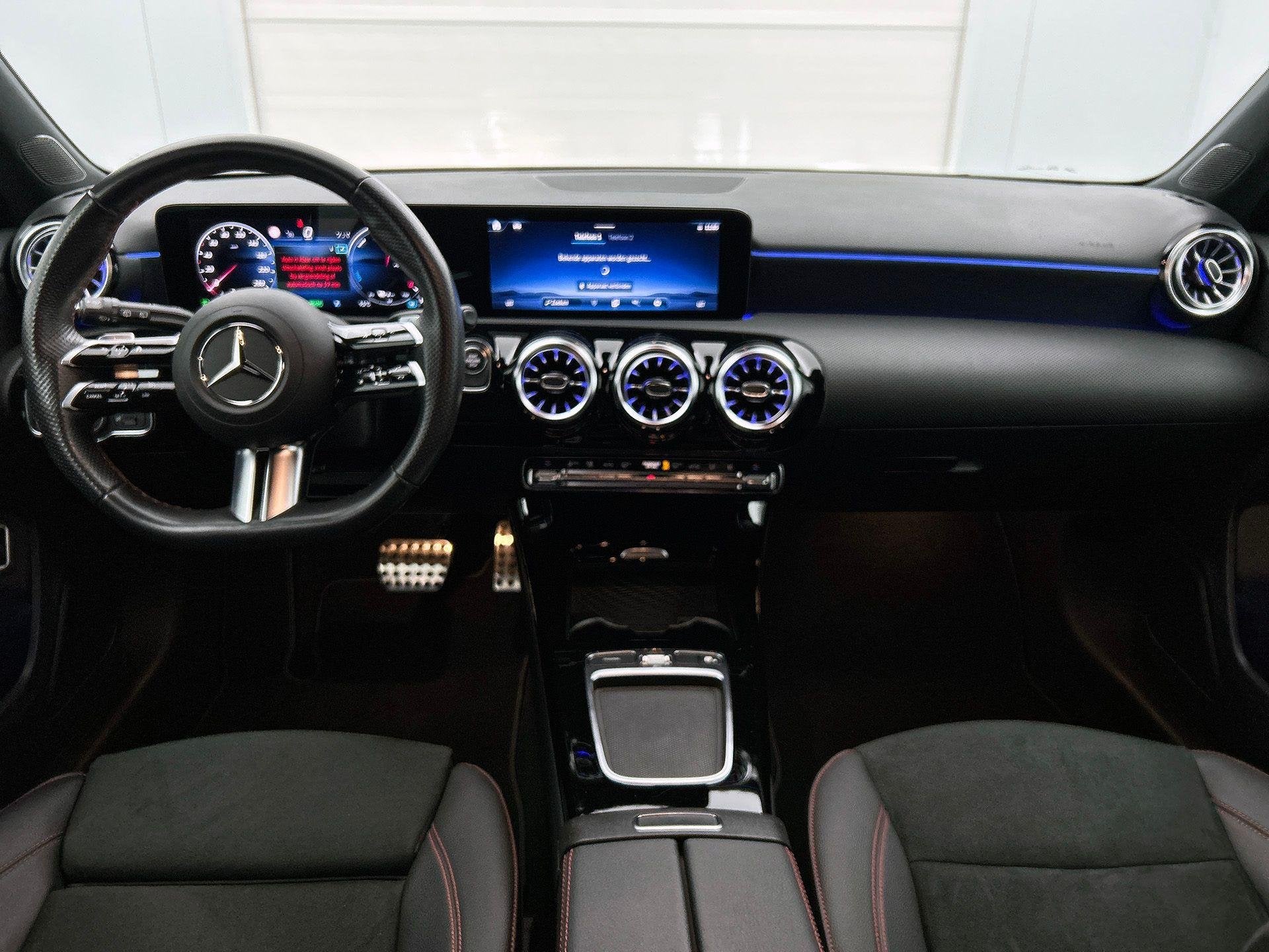 Mercedes-Benz A-klasse 250 e Hatchback AMG Line Intégration, Autos, Entreprise, 16 kWh, Noir, 5 places