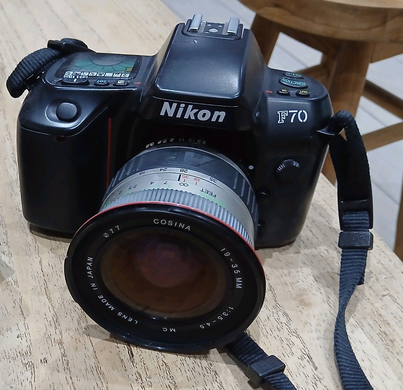 Nikon F70 + Objectif Cosina 19-35mm f/3.5-4.5 - Très bon éta, Nikon