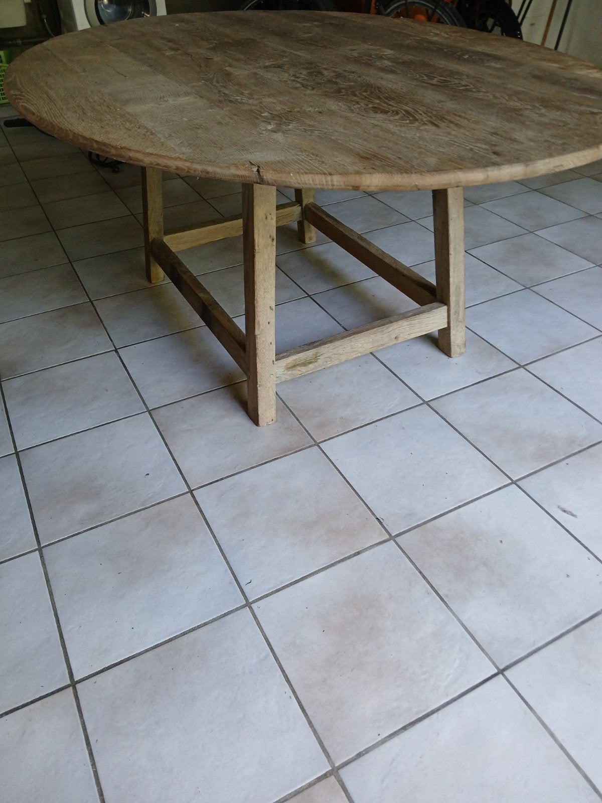 Mooie antiek tafel, Enlèvement