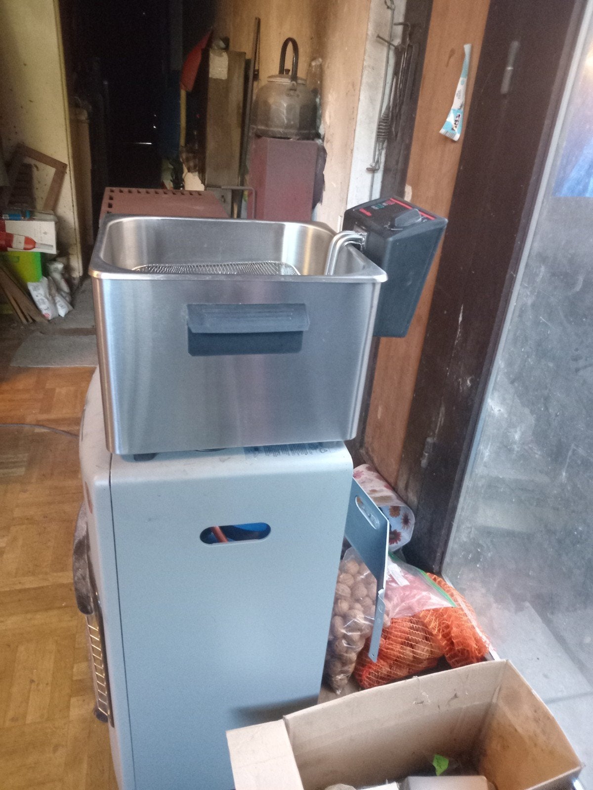 Semi-professionele friteuse van Caterlite, Ophalen
