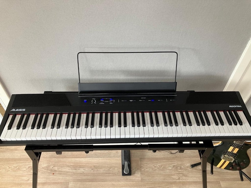 Alesis Recital elektrische piano met 88 toetsen, Muziek en Instrumenten, Keyboards, 88 toetsen, Zo goed als nieuw, Aanslaggevoelig