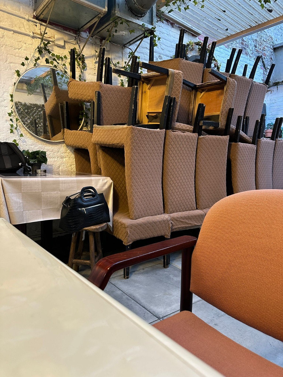 30 chaises d'accueil rembourrées — 5€ par siège, Maison & Meubles, Brun, Enlèvement, Tissus, Cinq, Six Chaises ou plus