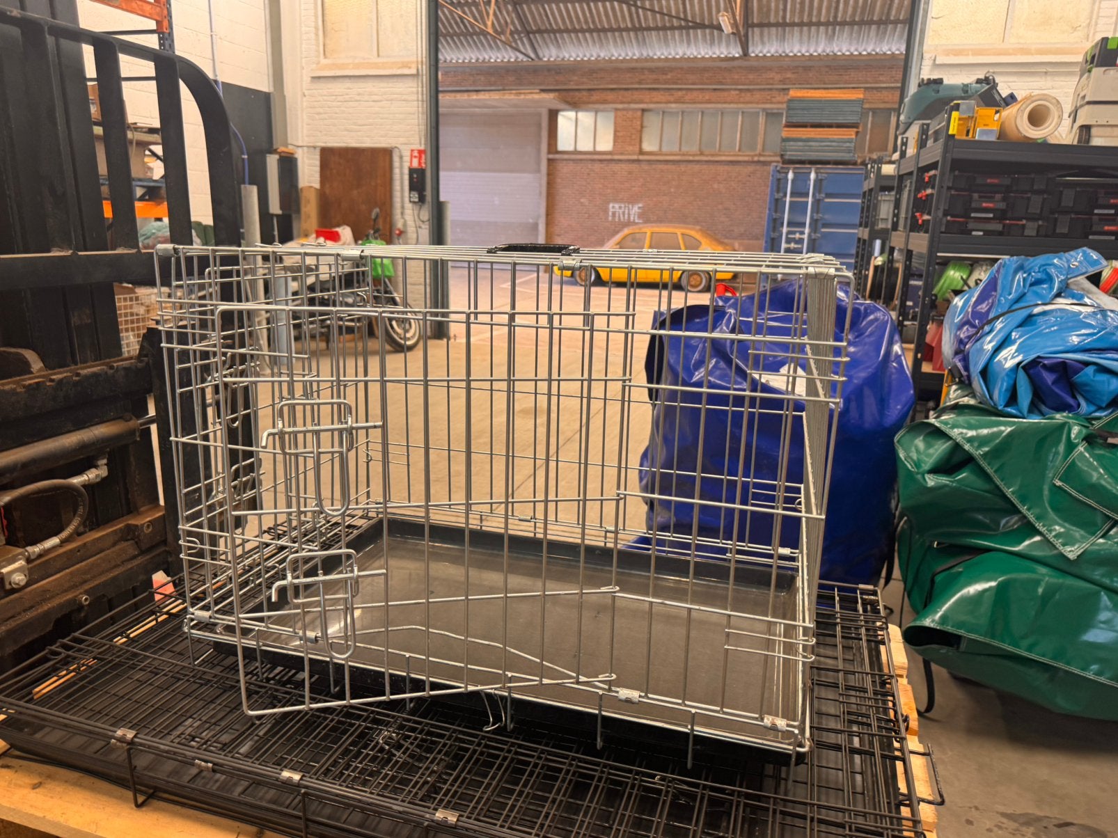 Metalen hondenbench – 80  60 cm, Dieren en Toebehoren, Ophalen, Zo goed als nieuw, Hondenkennel
