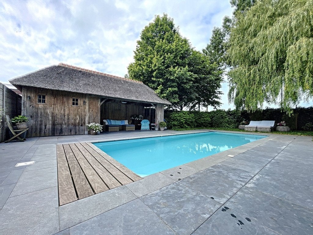 Te koop: Bedrijfswoning met loods+verwarmd zwembad te Knokke, Immo, Maisons à vendre, Province de Flandre-Occidentale, 1000 à 1500 m²