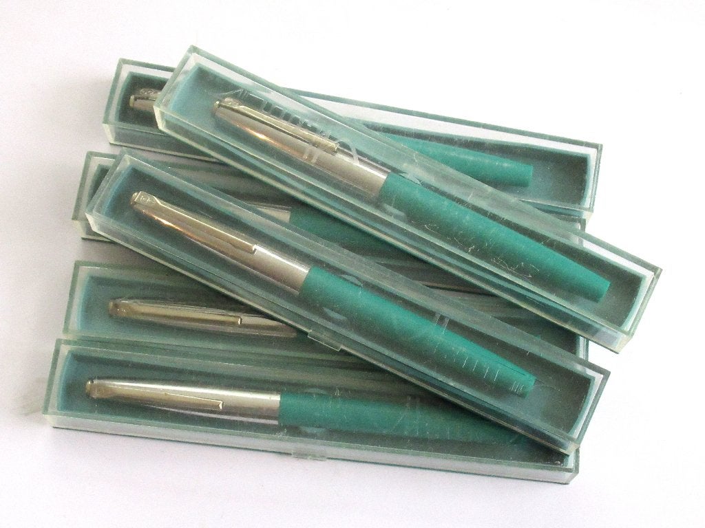 Stylo plume vintage, neuf dans une boîte, URSS dans 80te., Collections, Stylos, Enlèvement ou Envoi, Neuf, Stylo