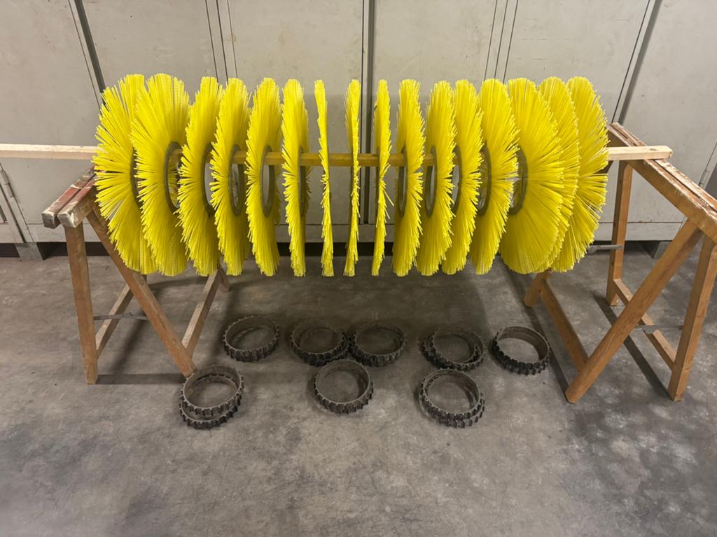 Nieuwe borstelringen veegmachine, Ophalen