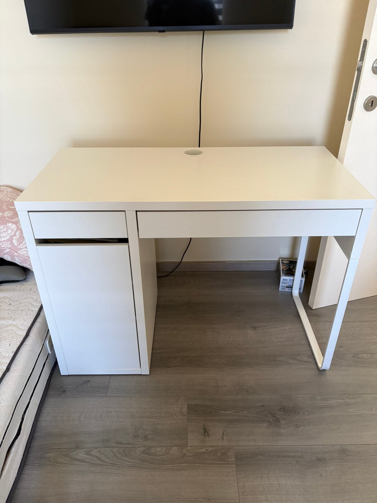 Ikea bureau MICKE, Huis en Inrichting, Bureaus, Ophalen, Zo goed als nieuw