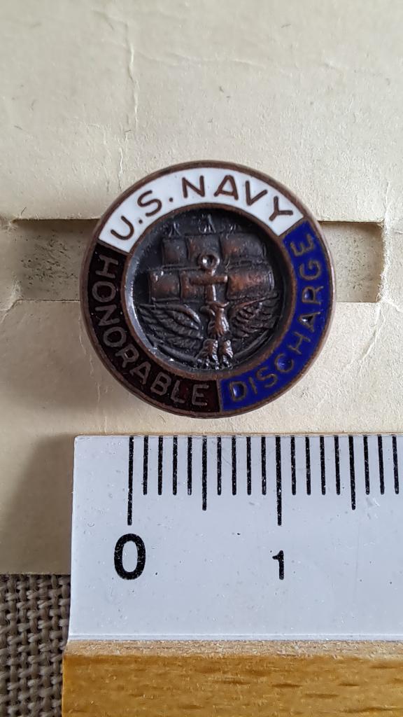 Eervol ontslag US NAVY - WW2 ORIGINAL - MINT, Ophalen of Verzenden, Marine, Embleem of Badge