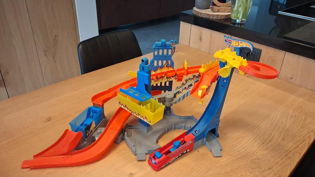Hot wheels race baan, Kinderen en Baby's, Speelgoed | Racebanen, Racebaan, Ophalen of Verzenden, Zo goed als nieuw, Hot Wheels