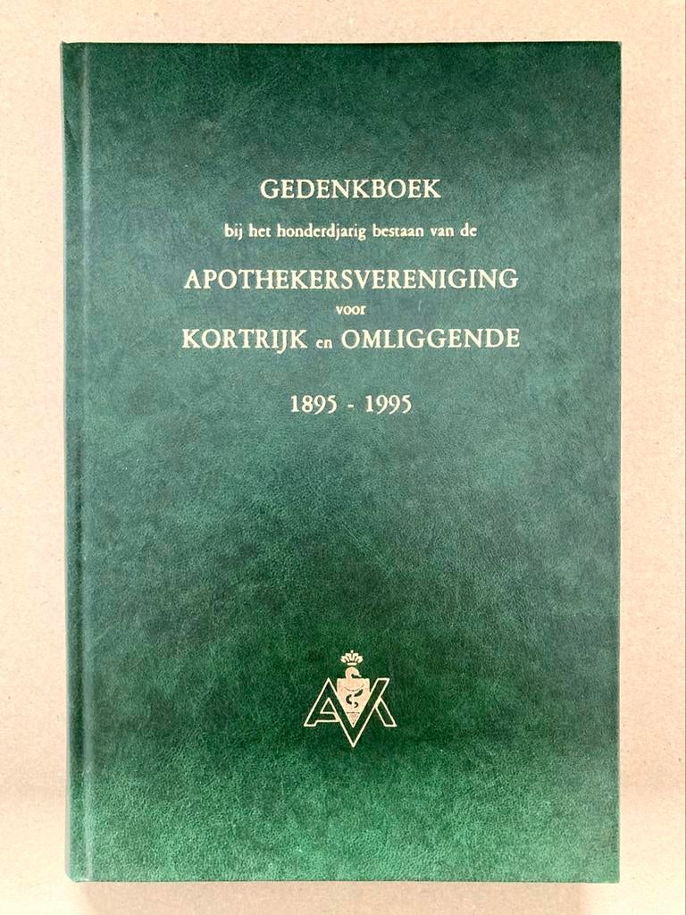 Gedenkboek 100 jaar Apothekersvereniging Kortrijk, Boeken, Geschiedenis | Stad en Regio, Ophalen of Verzenden, Zo goed als nieuw