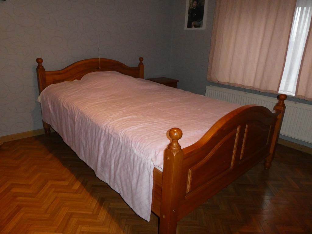 Massieve grenen slaapkamer, Ophalen, Zo goed als nieuw, Twijfelaar, Grenen