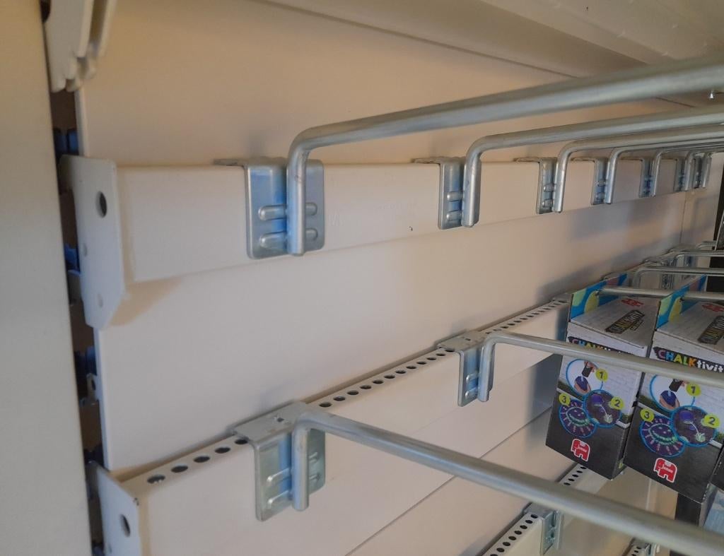 Crochets lourds Tegometall + barre de transport / 92 pièces, Enlèvement