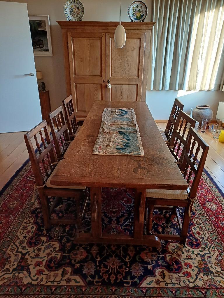 Antieke eikenhouten tafel en 6 notenhouten stoelen (attest), Ophalen