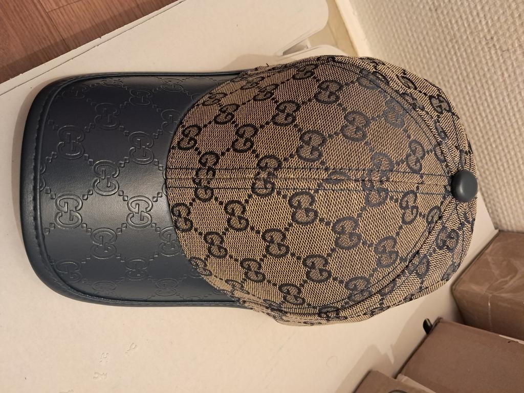 Casquette beige & bleu style luxe motif GG réglable neuve, Vêtements | Hommes, Chapeaux & Casquettes, Neuf, Casquette, One size fits all