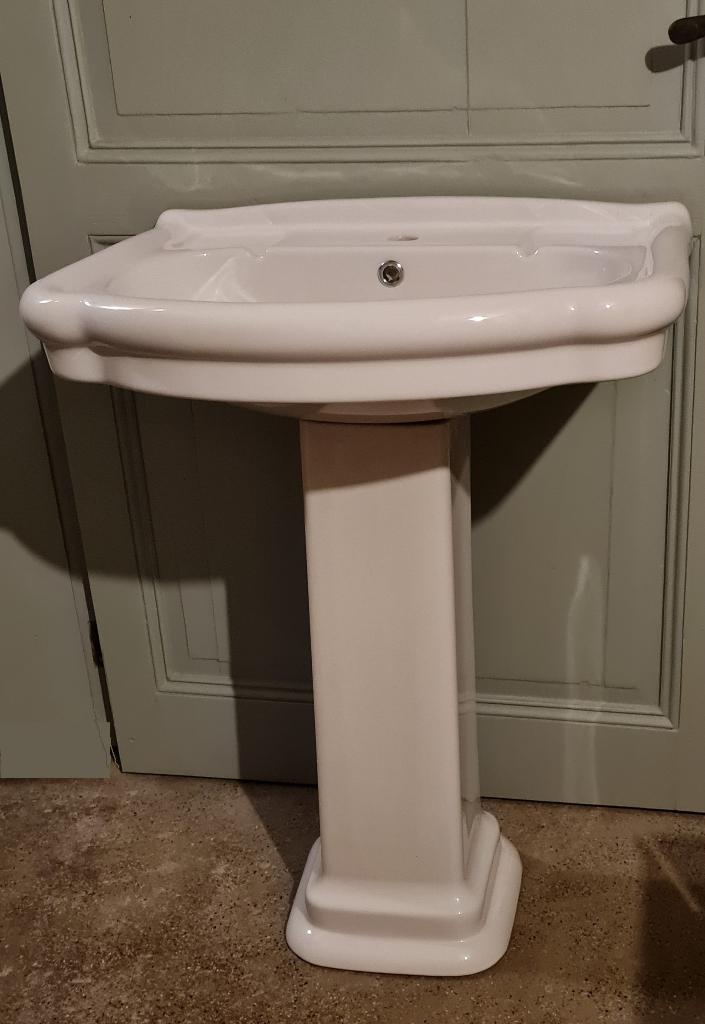 Victorian lavabo wit porselein op voet + 3 accessoires NEW, Ophalen, Nieuw, 50 tot 100 cm, Minder dan 100 cm