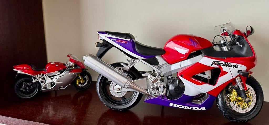 Honda Fireblade 1000 35€ - MV Augusta 10€, Ophalen, Zo goed als nieuw