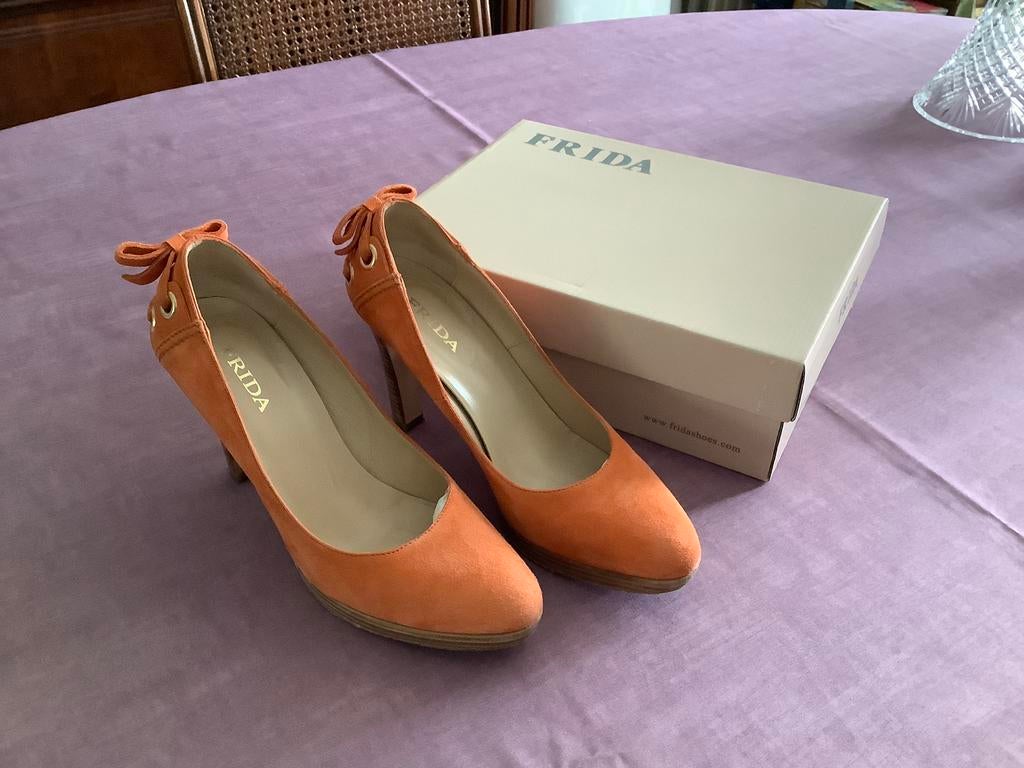 Schoenen met hoge hakken, merk Frida. Mt 39, Kleding | Dames, Schoenen, Ophalen of Verzenden, Zo goed als nieuw, Oranje, Schoenen met hoge hakken