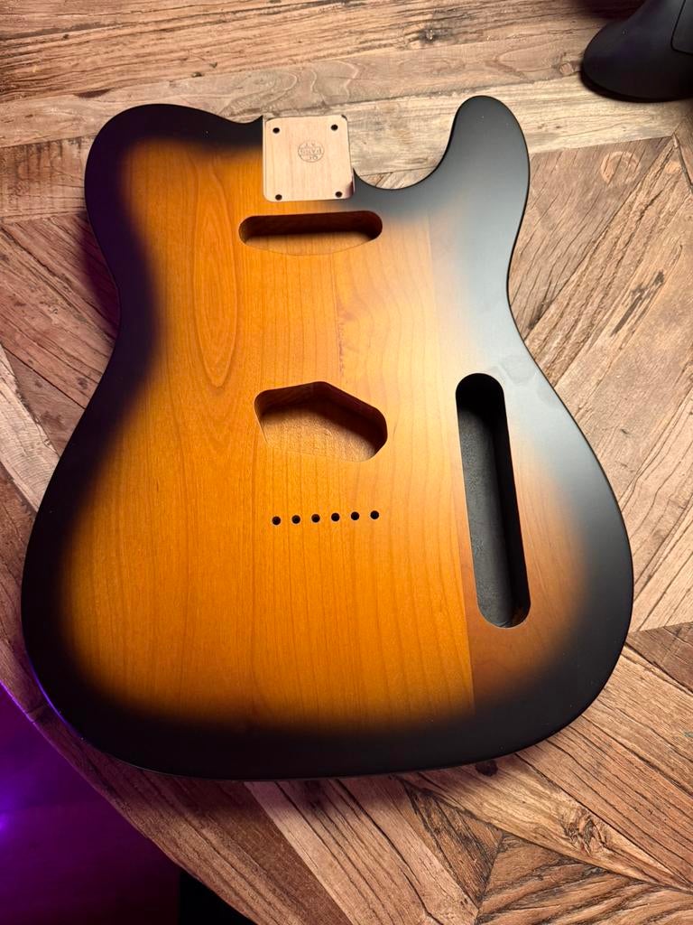 Telecaster body” 2 Tone sunburst Nitro Satin Finish” neww, Muziek en Instrumenten, Instrumenten | Onderdelen, Nieuw, Verzenden