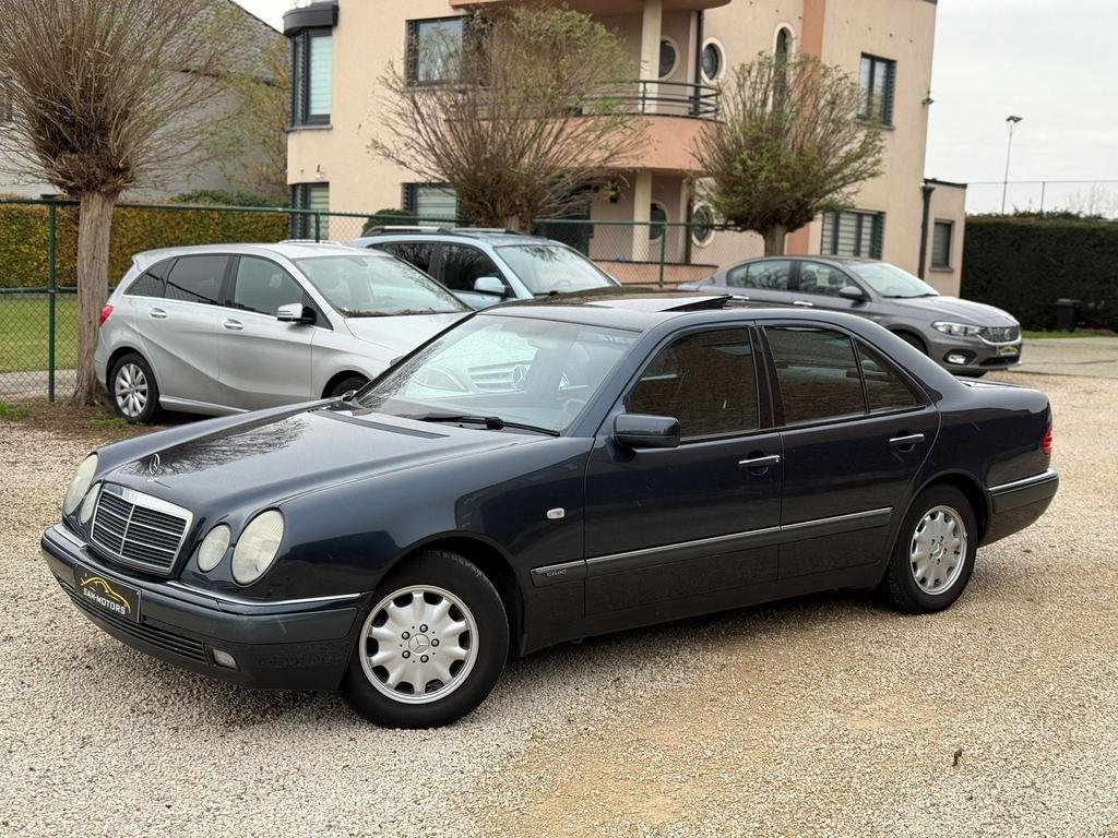 Mercedes-Benz E230 1997 116.585km Automaat Youngtimer, Auto's, Mercedes-Benz, Bedrijf, Te koop, E-Klasse, ABS, Airbags, Boordcomputer