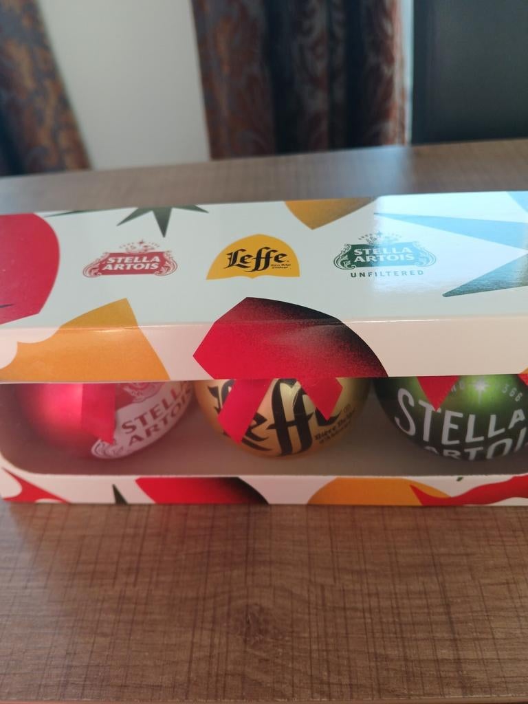 2 boules de Noël Stella Artois et 1 boule de Noël Leffe, Collections, Enlèvement ou Envoi, Neuf, Panneau, Plaque ou Plaquette publicitaire