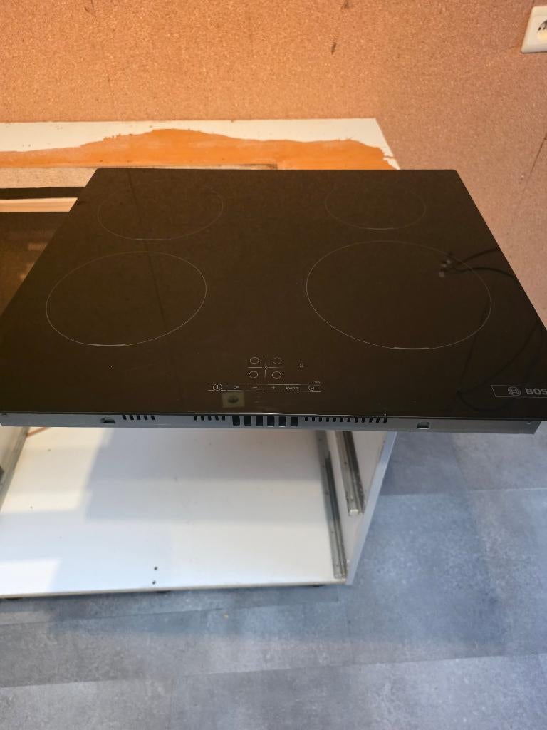 Taque électrique à induction Bosh, Electroménager, 4 zones de cuisson, Encastré, Comme neuf, Enlèvement
