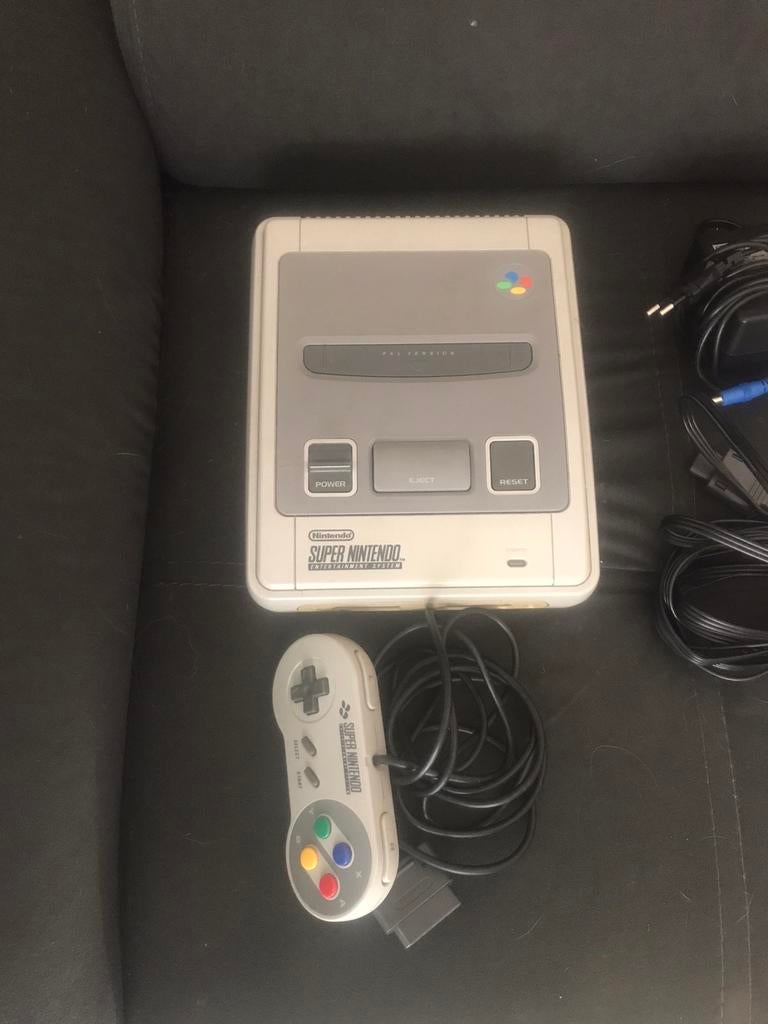 Super Nintendo met 18 spellen, Ophalen, Zo goed als nieuw, Met 1 controller