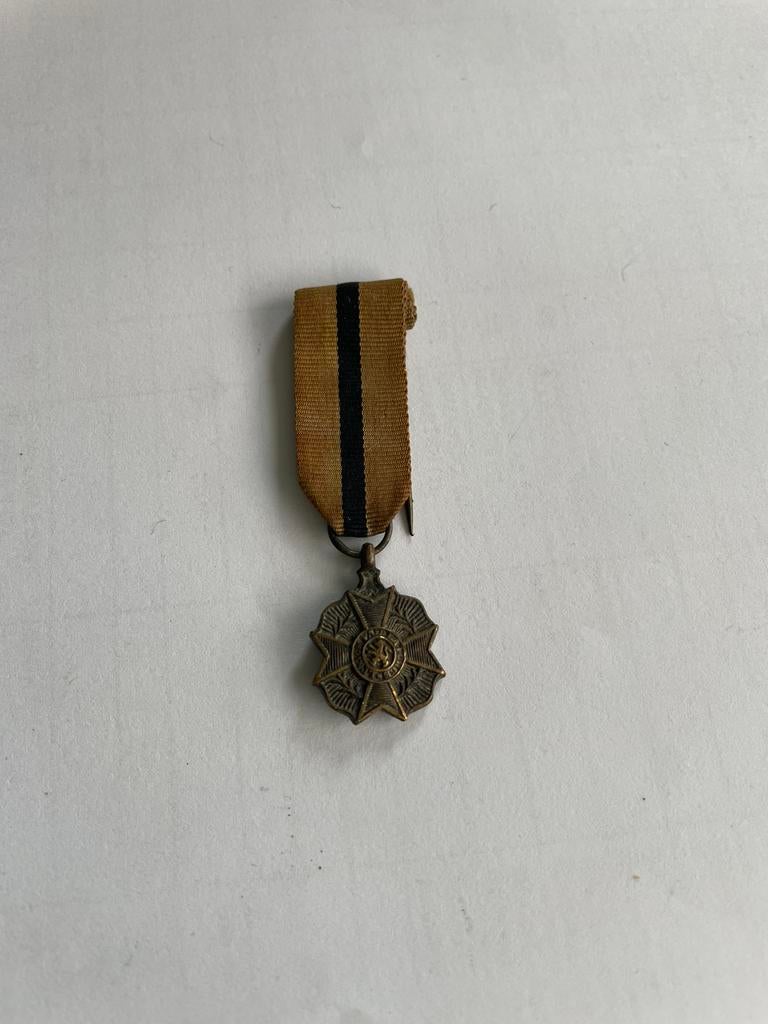 Lot 24: Congo miniatuur medaille brons Leopold II, Verzamelen, Ophalen of Verzenden