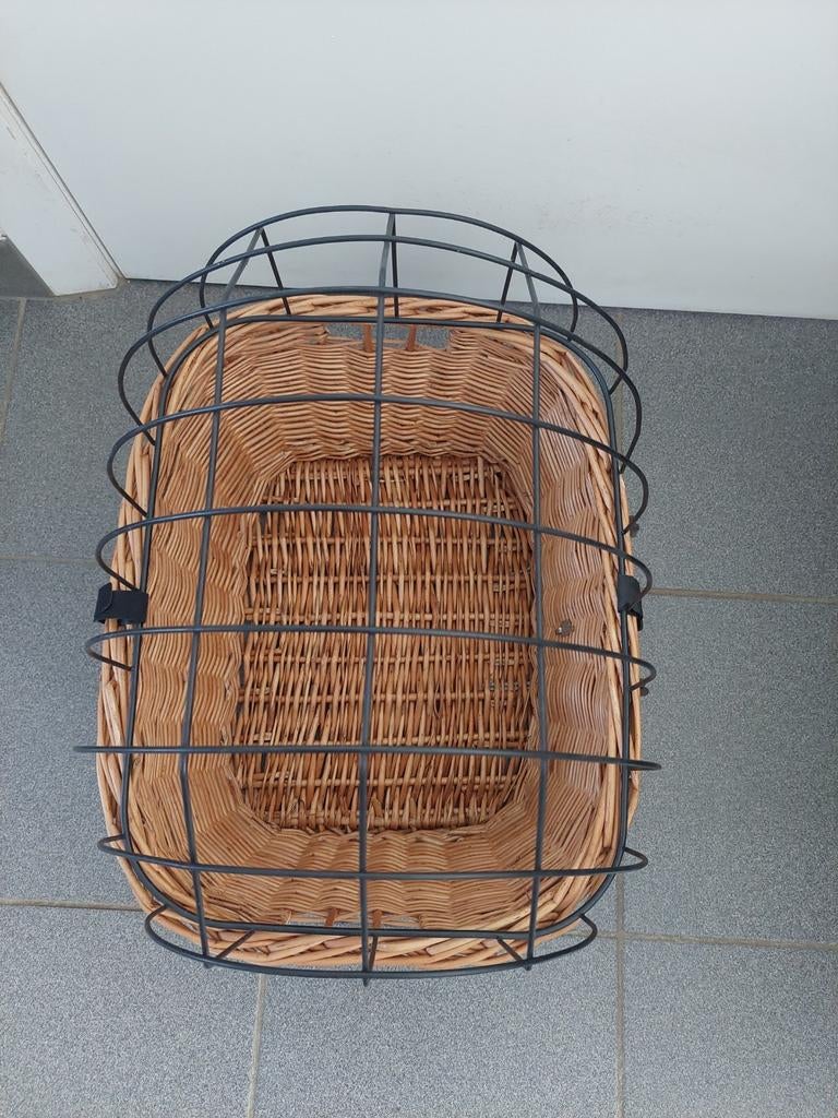 Hondenmand voor de fiets., Ophalen