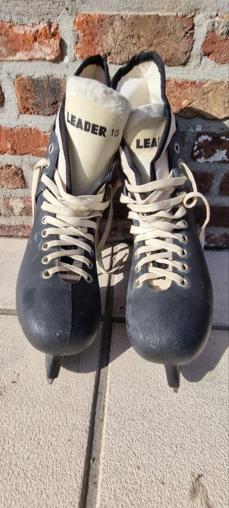 Patins ️ à glace LANGE modèle hockey.
Taille 43