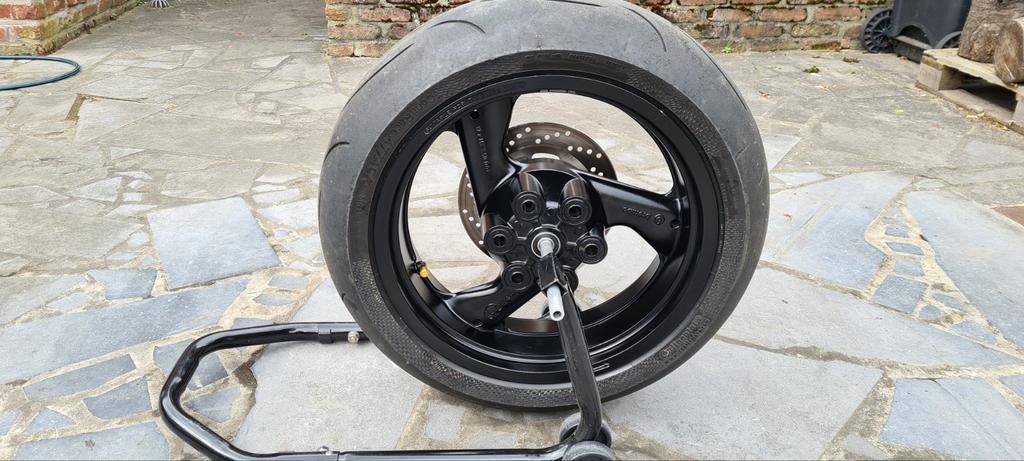 Jante arrière large Ducati 900 SS, Enlèvement