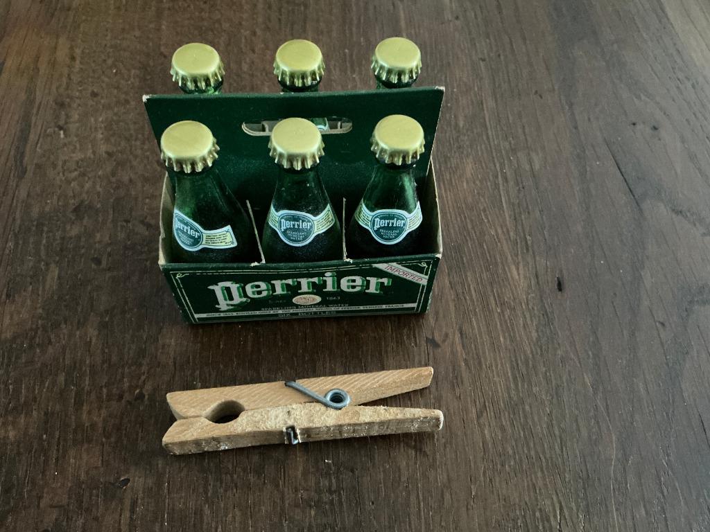 Rare petit casier eau de Perrier, échantillon ! Voir photos., Collections, Marques & Objets publicitaires, Utilisé, Autres types