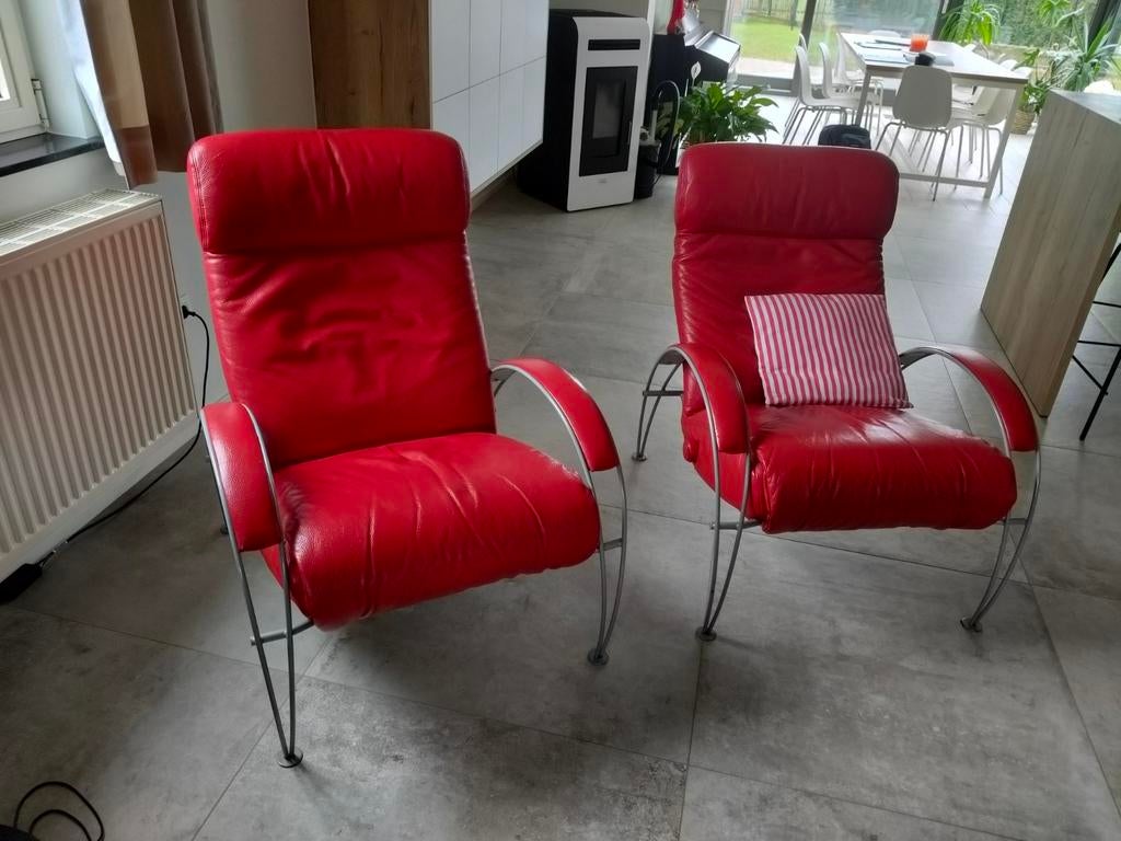 2 modèles relaxants Perceval Lafer rouge, Design, Une personne, Enlèvement, Utilisé