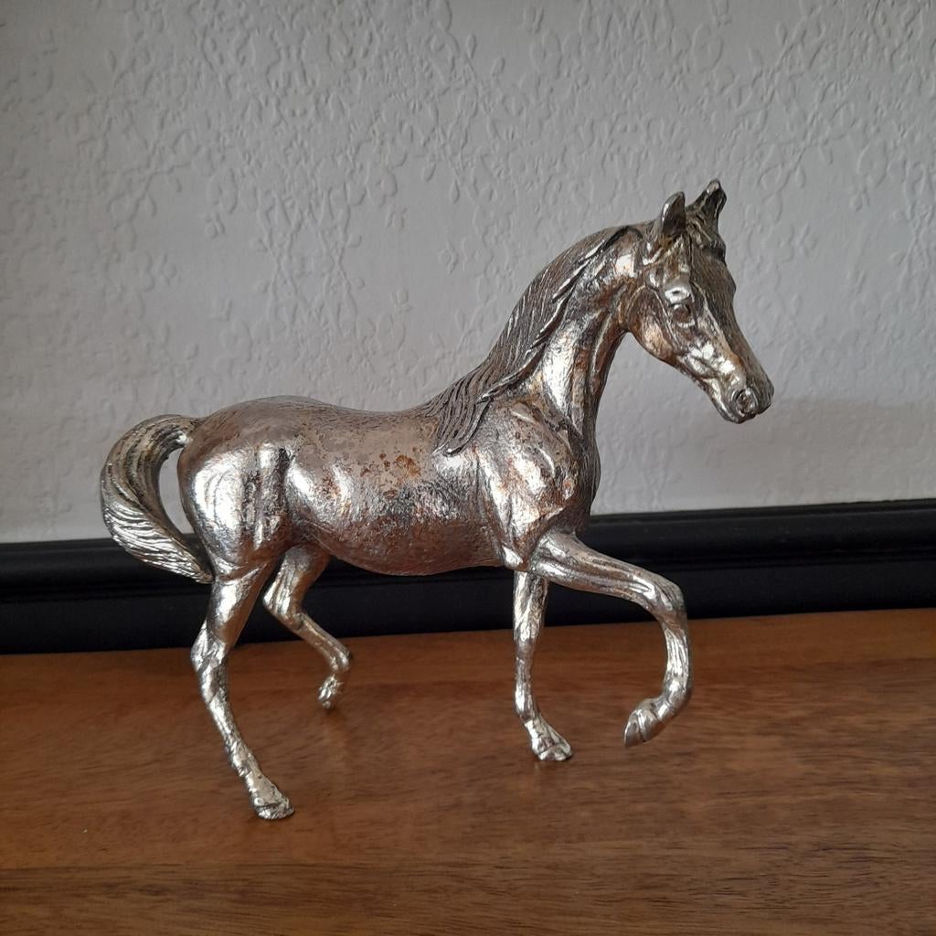 Paard uit ijzer., Ophalen