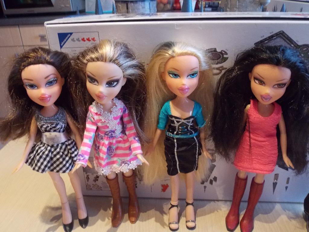 Bratz poppen 4 stuks van 2001, Enfants & Bébés, Jouets | Poupées, Utilisé, Enlèvement