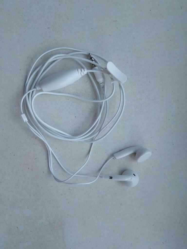 Smartphone HTC new set of light weight in ear headset, Ophalen of Verzenden, Nieuw