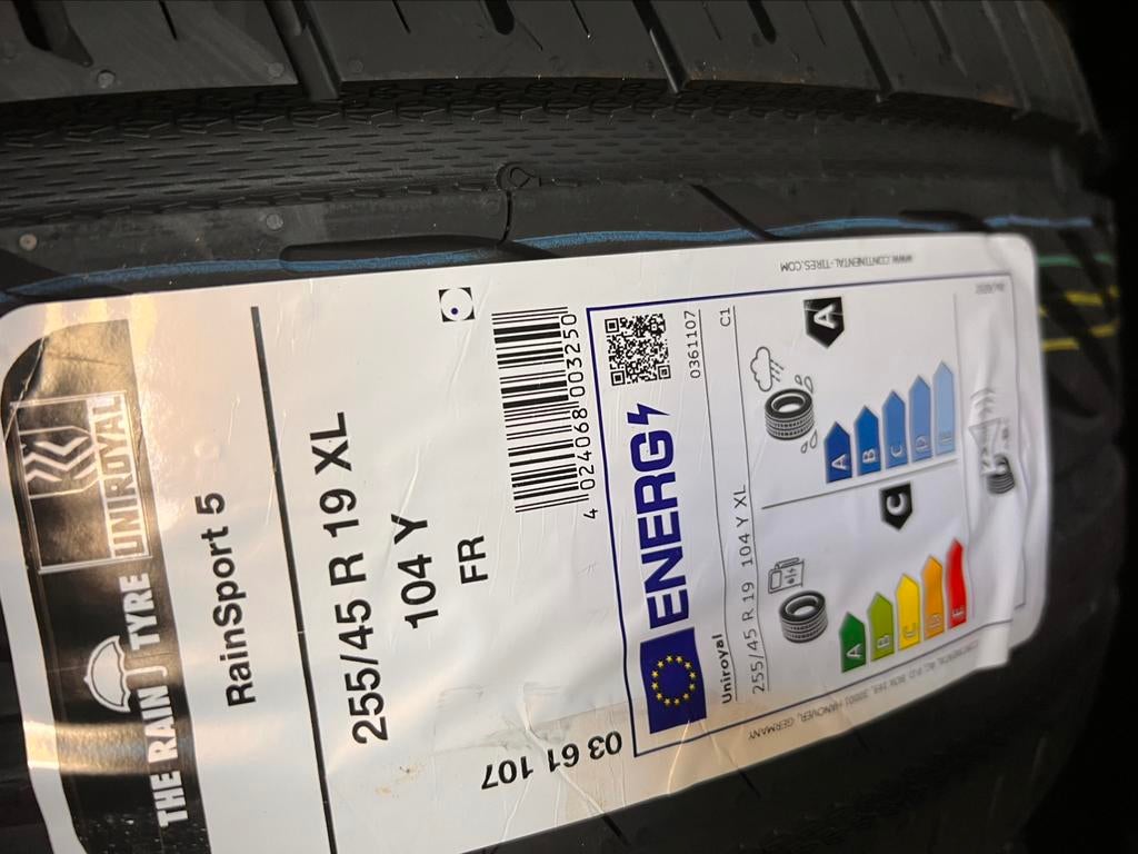 255 45 19/245 45 19 Unıroyal en Goedyear, Auto-onderdelen, 255 mm, Nieuw, Band(en), Personenwagen