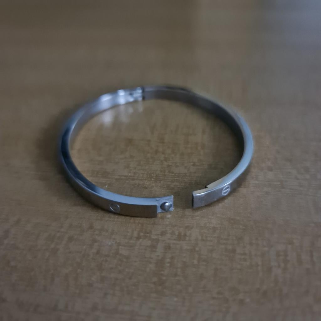Kleine Cartier-armband, ik denk niet dat het een echte is, Ophalen of Verzenden, Zo goed als nieuw