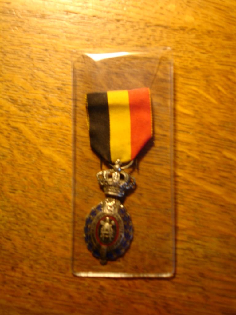 Médaille du travail 2e classe. Belgique, Collections, Enlèvement ou Envoi, Autres, Ruban, Médaille ou Ailes